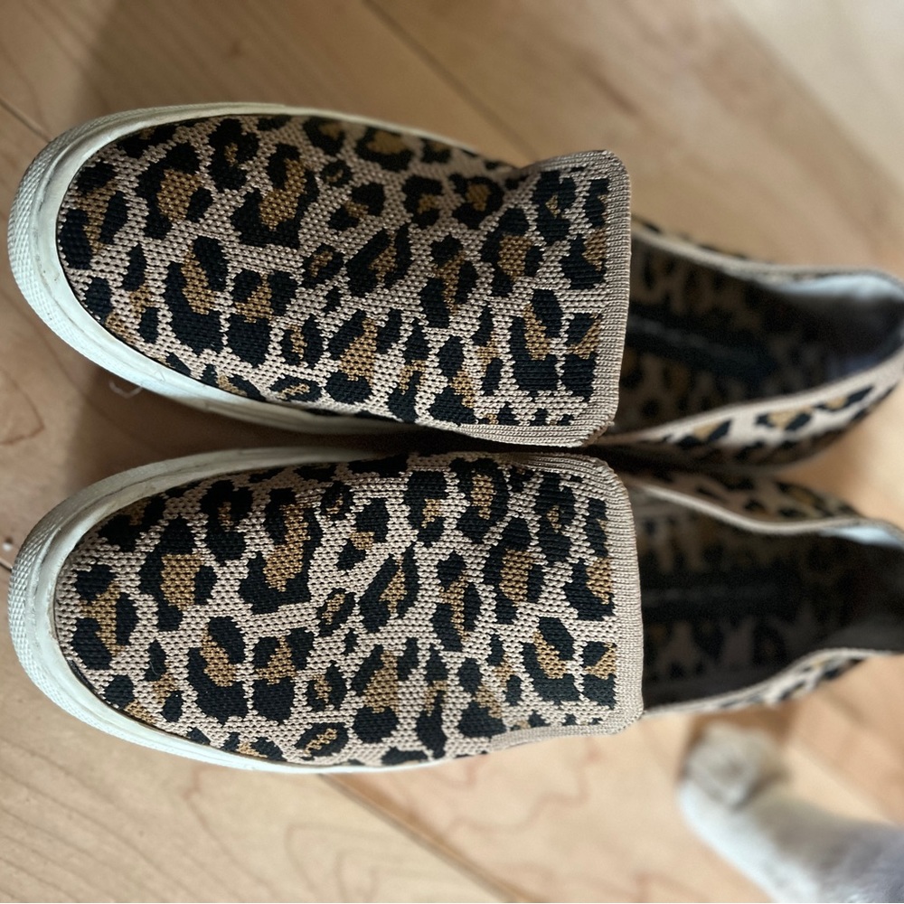 Slip on leopard print Steve maddens.